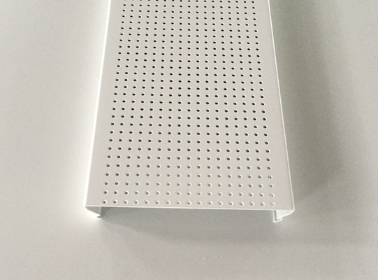 Μικροϋπολογιστής - διατρυπημένο διαμορφωμένο γ ανώτατο όριο λουρίδων αλουμινίου, ακουστικό άσπρο χρώμα κυκλοφορίας ανώτατων επιτροπών