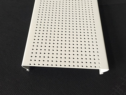Μικροϋπολογιστής - διατρυπημένο διαμορφωμένο γ ανώτατο όριο λουρίδων αλουμινίου, ακουστικό άσπρο χρώμα κυκλοφορίας ανώτατων επιτροπών