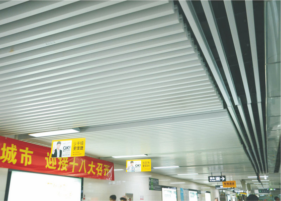 Κρεμαστό τετράγωνο σωλήνα γραμμικό μεταλλικό ταβάνι για διακόσμηση , πυρίμαχη οροφή λωρίδων αλουμινίου